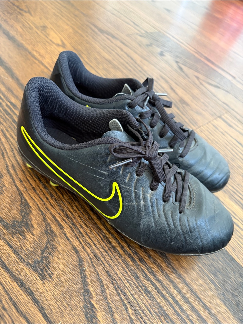 Nike Jr. Tiempo Legend 10 Club FG/MG Soccer Cleats - Black / Volt (Size 5Y)